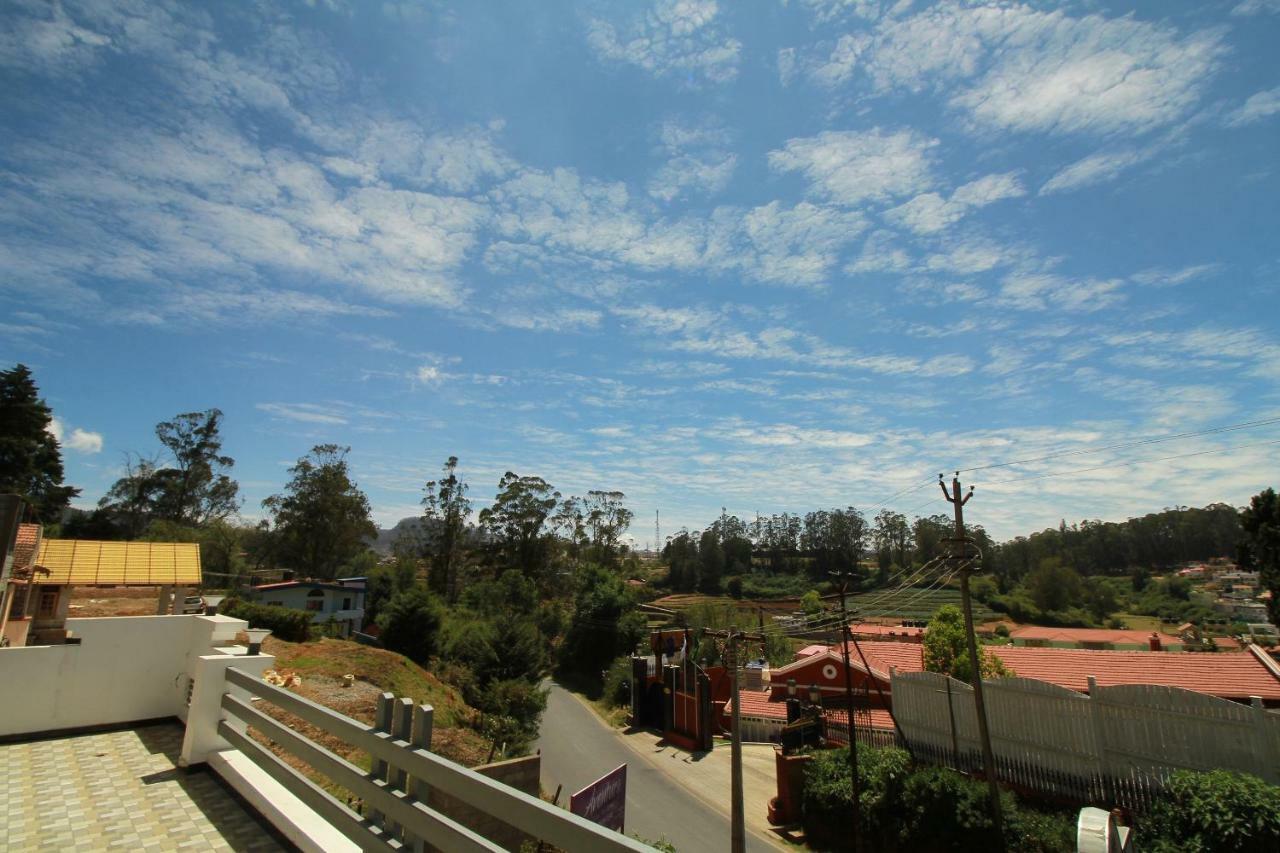 Pine Hill Suites Ooty Exteriör bild
